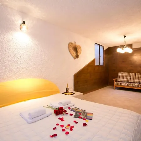 Sleeps 6 Lägenhet Mezzegra