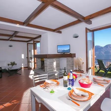 Sleeps 6 Апартаменты *