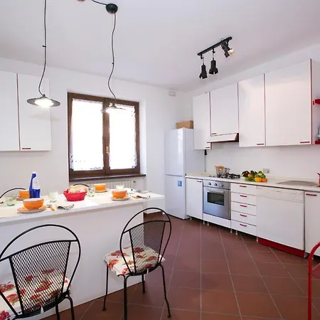 Sleeps 6 Lejlighed Mezzegra